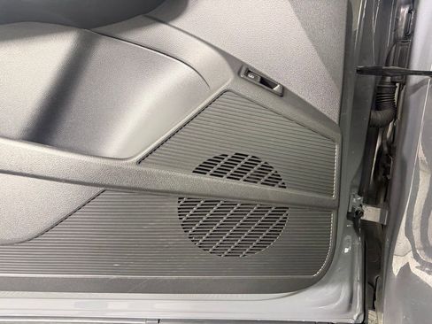 Used 2024 Volkswagen Taos SE w/ Panoramic Sunroof Package image 21