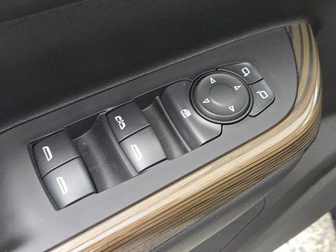 Used 2023 GMC Acadia SLE image 23