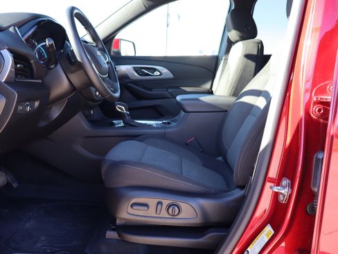 Used 2023 Chevrolet Traverse LT image 10