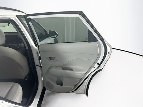 Used 2025 Hyundai Kona SEL FWD image 28