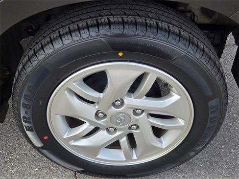 Used 2024 Hyundai Venue SE image 11