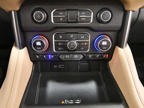 Used 2023 Chevrolet Tahoe Premier AWD/4WD image 27