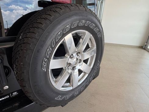 Used 2018 Jeep Wrangler Sahara w/ Connectivity Group AWD/4WD image 7
