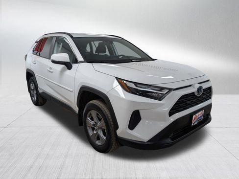 Used 2022 Toyota RAV4 XLE image 7