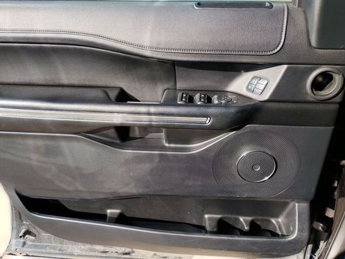 Used 2021 Ford Expedition Max XLT image 12