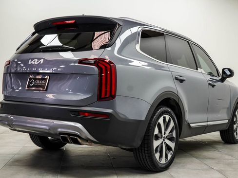 Used 2022 Kia Telluride EX w/ EX Premium Package FWD image 12