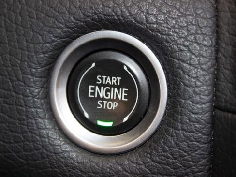 Used 2022 GMC Yukon XL Denali w/ Denali Premium Package image 31