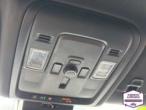 Used 2025 Chevrolet Tahoe Premier AWD/4WD image 21