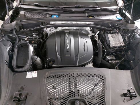 Used 2019 Porsche Macan AWD/4WD image 33