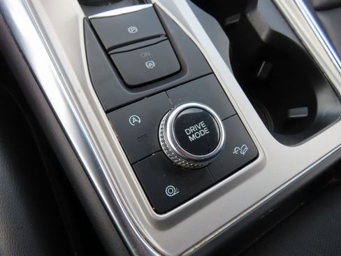 Used 2023 Ford Explorer XLT w/ Equipment Group 202A image 29