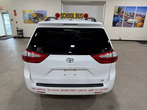 Used 2015 Toyota Sienna LE AWD/4WD image 17