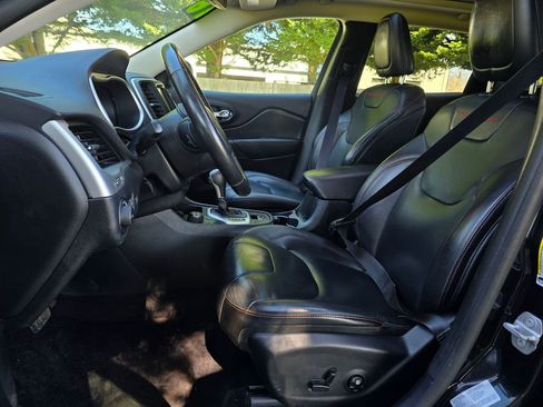 Used 2016 Jeep Cherokee Trailhawk w/ Leather Interior Group AWD/4WD image 27