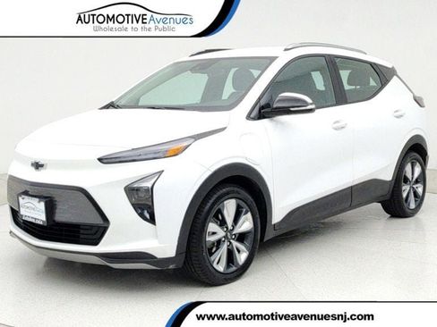 Used 2022 Chevrolet Bolt EUV LT w/ Convenience Package image 1