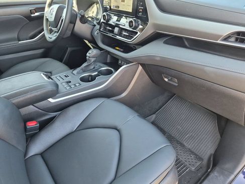 Certified 2026 Toyota Highlander XLE AWD/4WD image 17