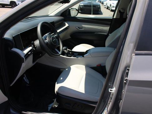 Used 2025 Hyundai Tucson SEL FWD image 9
