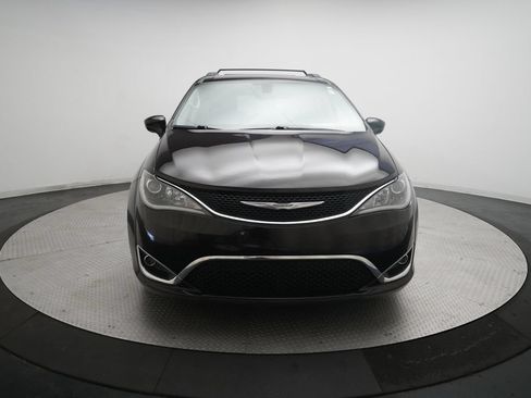 Used 2017 Chrysler Pacifica Touring-L w/ Tire & Wheel Group FWD image 11