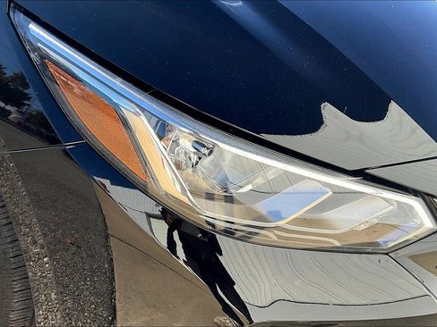 Used 2023 Nissan Sentra SV FWD image 32