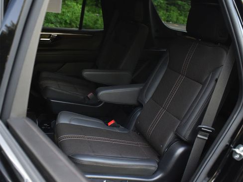 Used 2025 Chevrolet Tahoe High Country AWD/4WD image 15