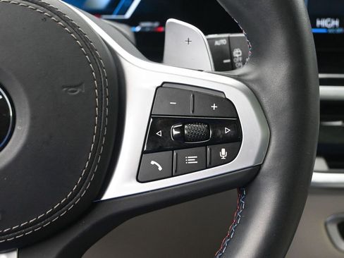 Used 2025 BMW X7 M60i image 14