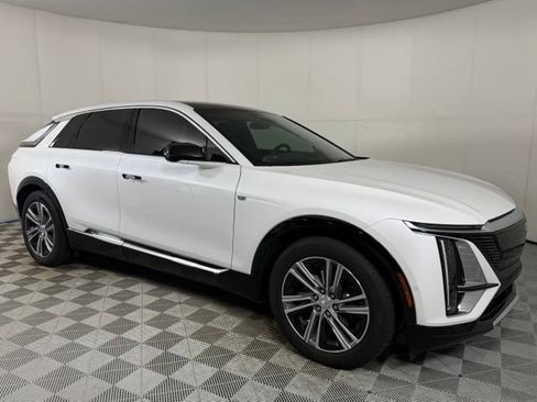 Used 2024 Cadillac Lyriq Luxury AWD/4WD image 11