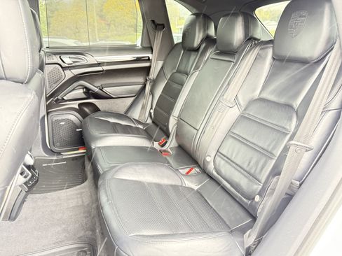 Used 2018 Porsche Cayenne S Platinum image 11