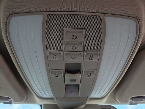 Used 2016 Mercedes-Benz E 350 Sedan image 28
