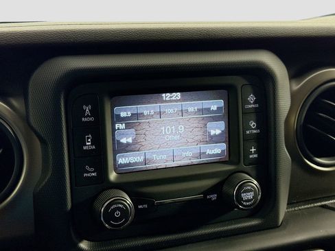 Used 2018 Jeep Wrangler Sport image 30