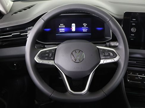 Used 2026 Volkswagen Jetta SE image 40