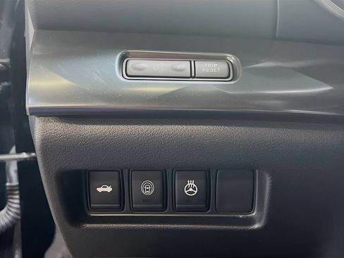 Used 2023 Nissan Maxima SR w/ Sport Mat Group FWD image 10