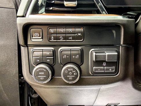 Used 2025 Chevrolet Suburban High Country image 61