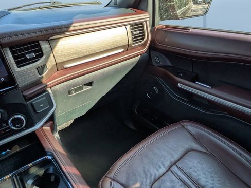 Used 2024 Ford Expedition Max Limited image 18