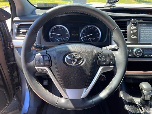 Used 2016 Toyota Highlander XLE AWD/4WD image 16