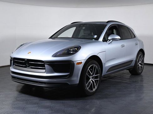 Certified 2024 Porsche Macan image 1