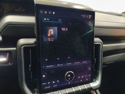 Used 2025 GMC Yukon XL Denali AWD/4WD image 8