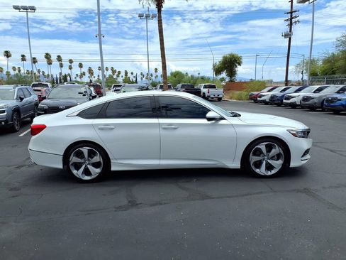 Used 2018 Honda Accord Touring image 10