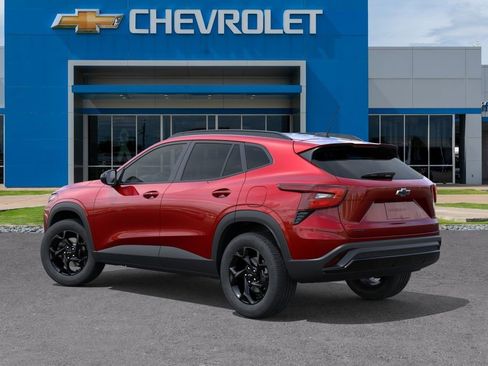 New 2026 Chevrolet Trax LT w/ Driver Confidence Package FWD image 3