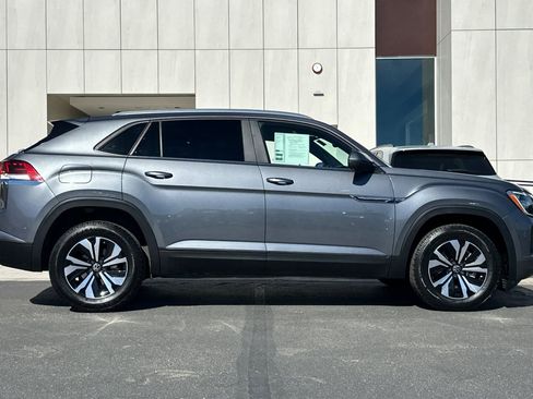 Used 2024 Volkswagen Atlas Cross Sport SE image 2