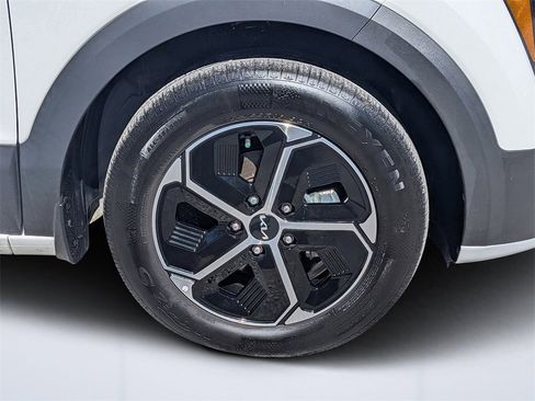 Used 2024 Kia Niro LX image 10
