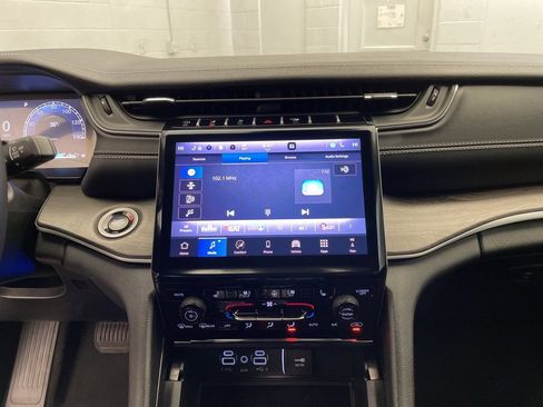 New 2025 Jeep Grand Cherokee L Limited w/ Luxury Tech Group II image 14