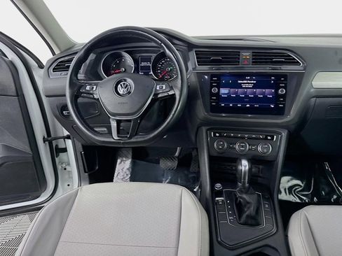 Used 2019 Volkswagen Tiguan SE w/ Panoramic Sunroof Package image 23