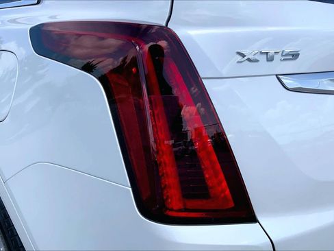 Used 2025 Cadillac XT5 Luxury w/ LPO, Floor Liner Package FWD image 28