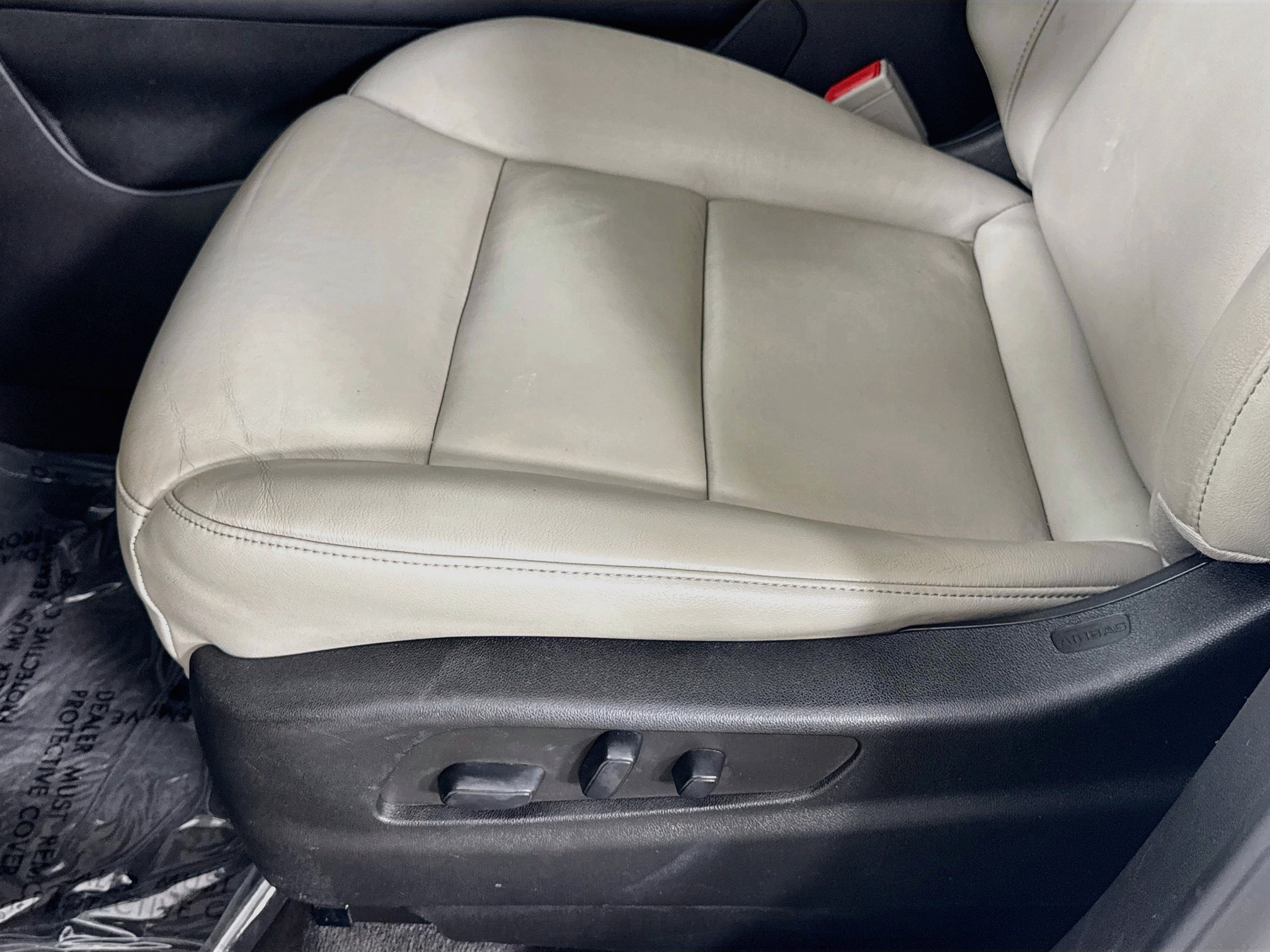 Used 2021 Cadillac XT4 Premium Luxury w/ Cold Weather Package FWD image 22