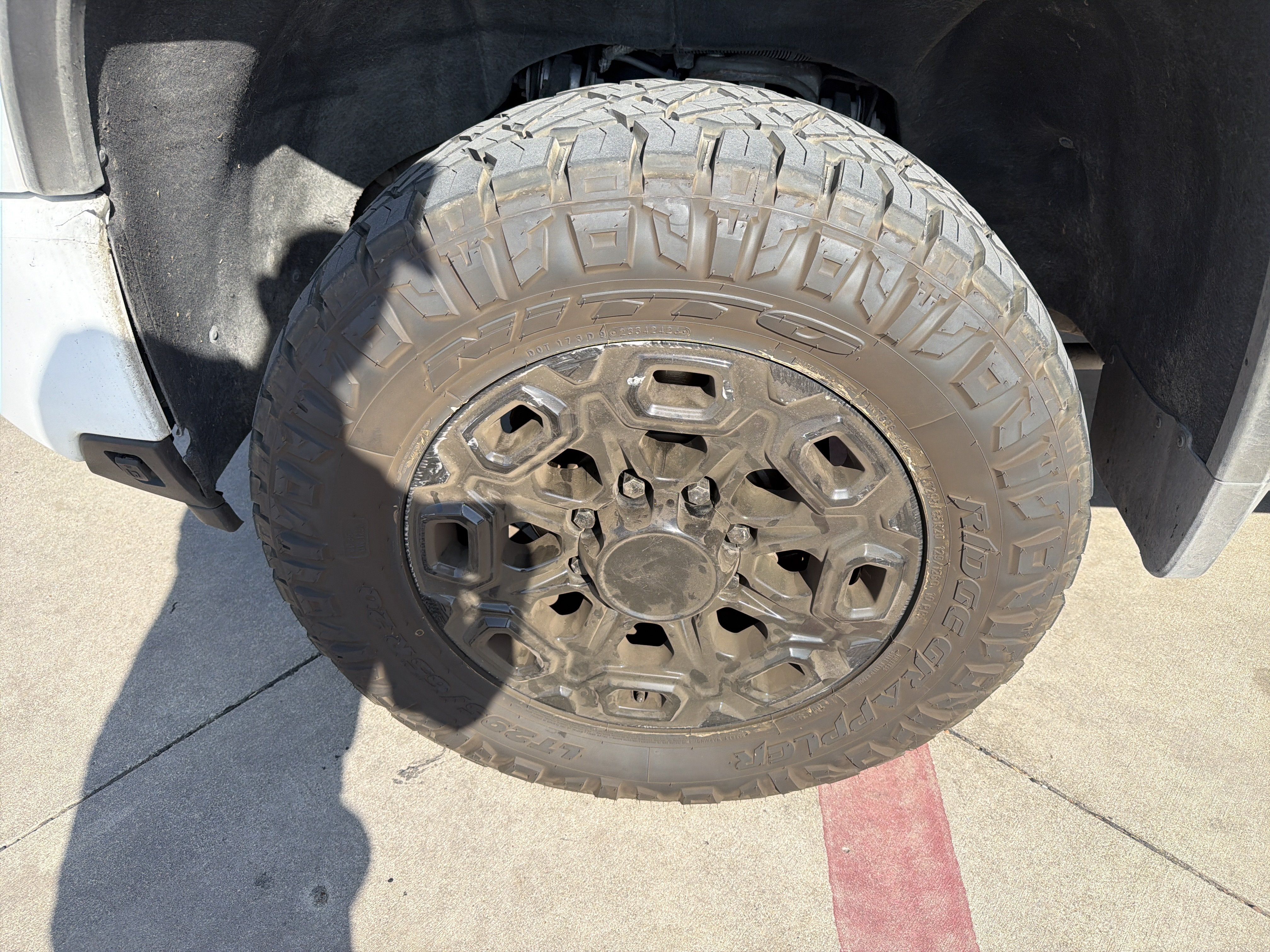 Used 2024 Chevrolet Silverado 2500 LT AWD/4WD image 2