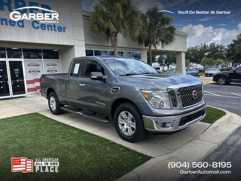 Used 2017 Nissan Titan SV RWD image 1