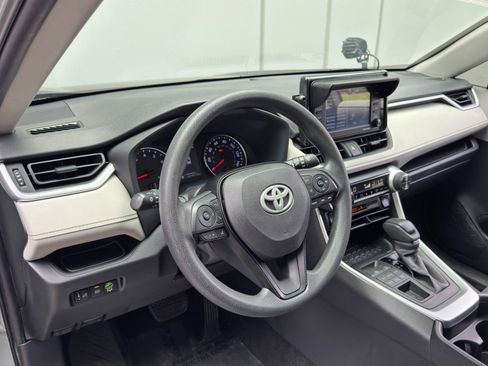 Used 2021 Toyota RAV4 XLE AWD/4WD image 12