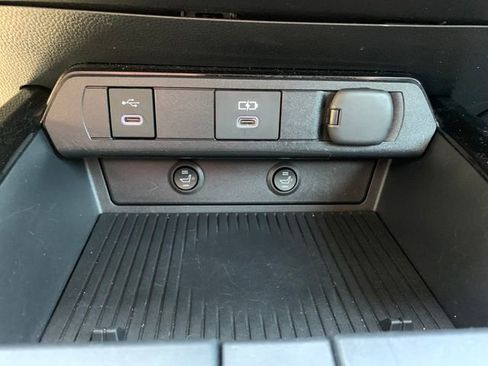 Used 2025 Toyota Prius LE AWD/4WD image 24