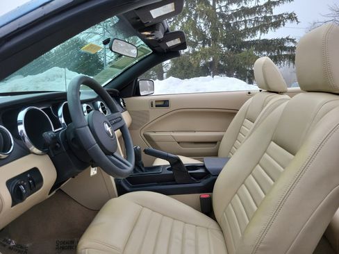Used 2006 Ford Mustang Premium image 9