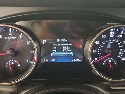 Used 2024 Kia Carnival LX FWD image 11