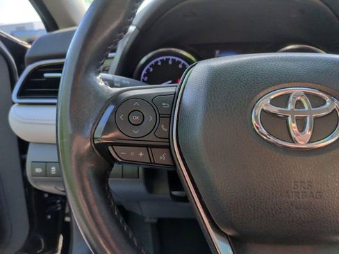Used 2019 Toyota Camry SE w/ Convenience Package FWD image 16