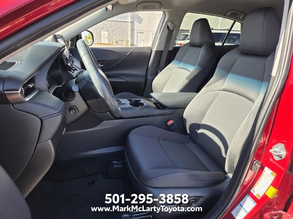 Used 2022 Toyota Venza LE AWD/4WD image 9